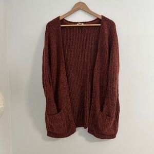 Forever 21 Cardigan Women’s size Medium Burgundy Long Sleeve